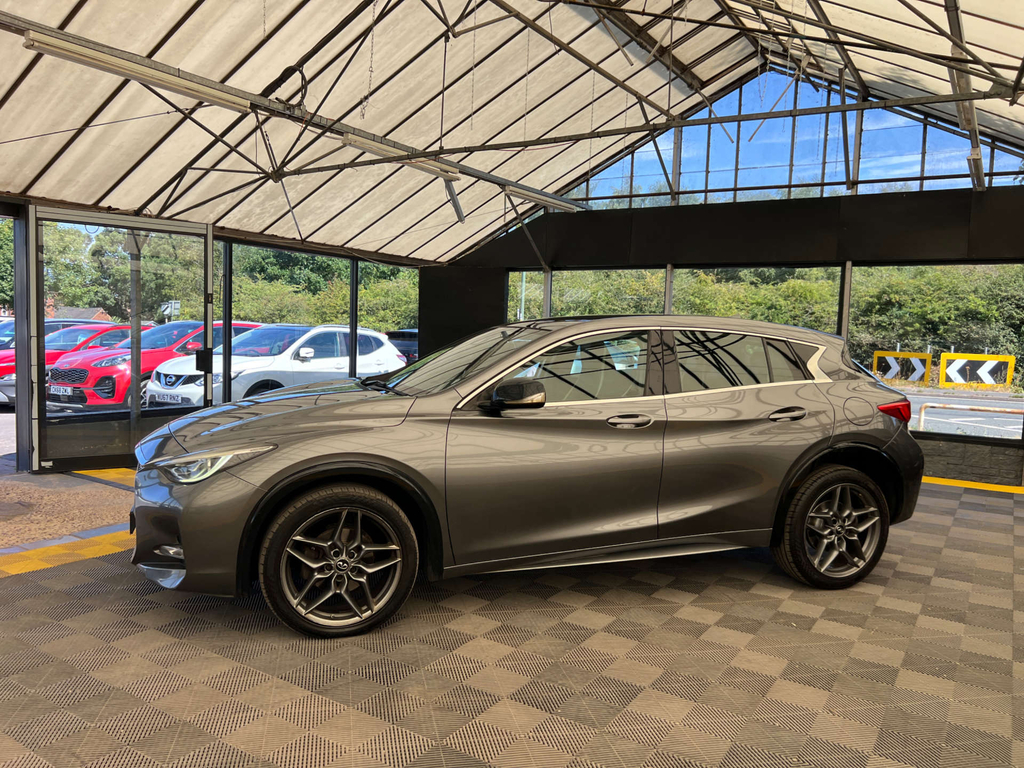 Infiniti Q30 Hatchback Grey #3