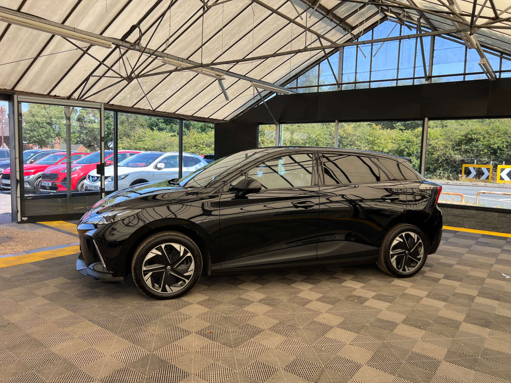MG MG4 Hatchback Black #2