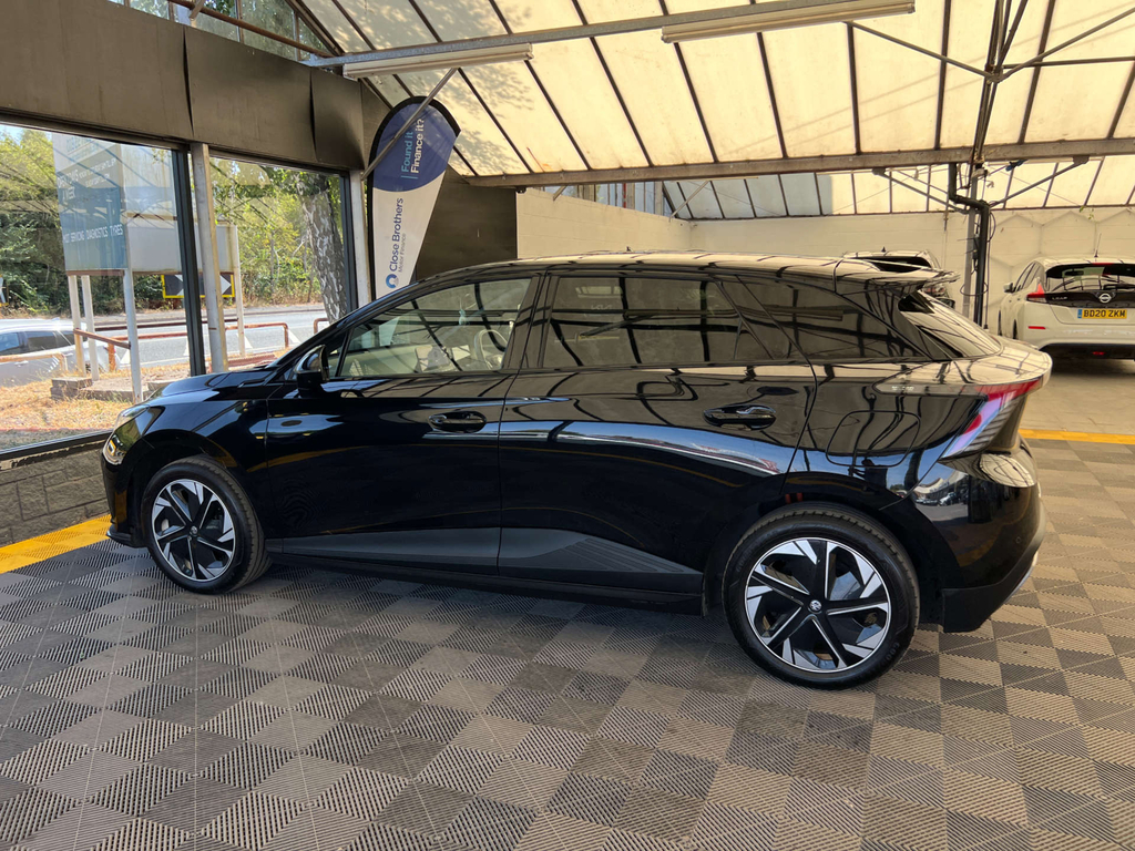 MG MG4 Hatchback Black #3