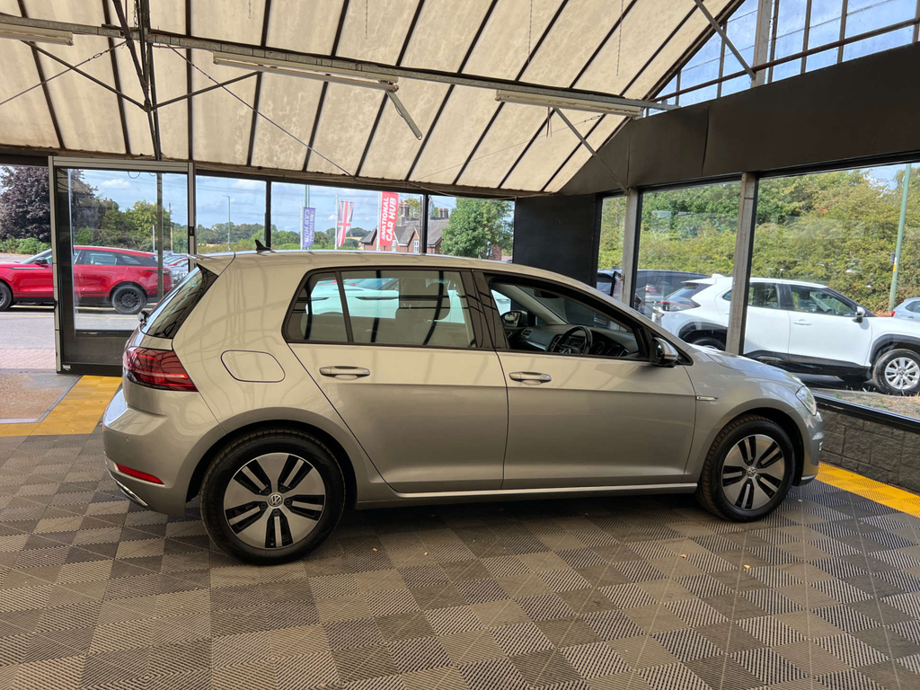Volkswagen Golf 2.0 Tdi R-line Edition Dsg Pan Roof 18In Alloy Black #5