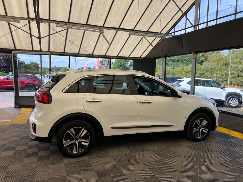 Kia Niro Suv White #5
