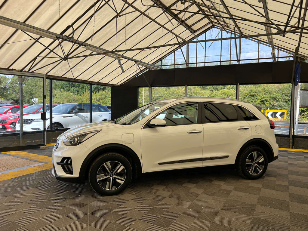 Kia Niro Suv White #3