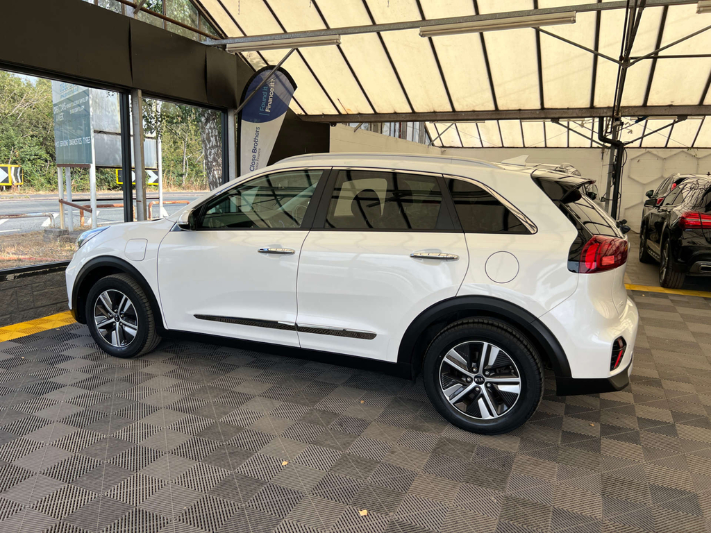 Kia Niro Suv White #4