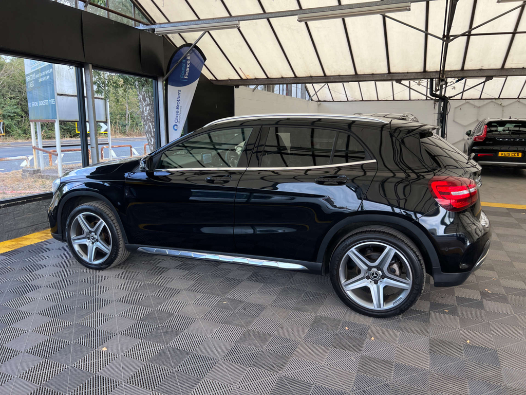 Mercedes-Benz GLA Class Suv Black #4