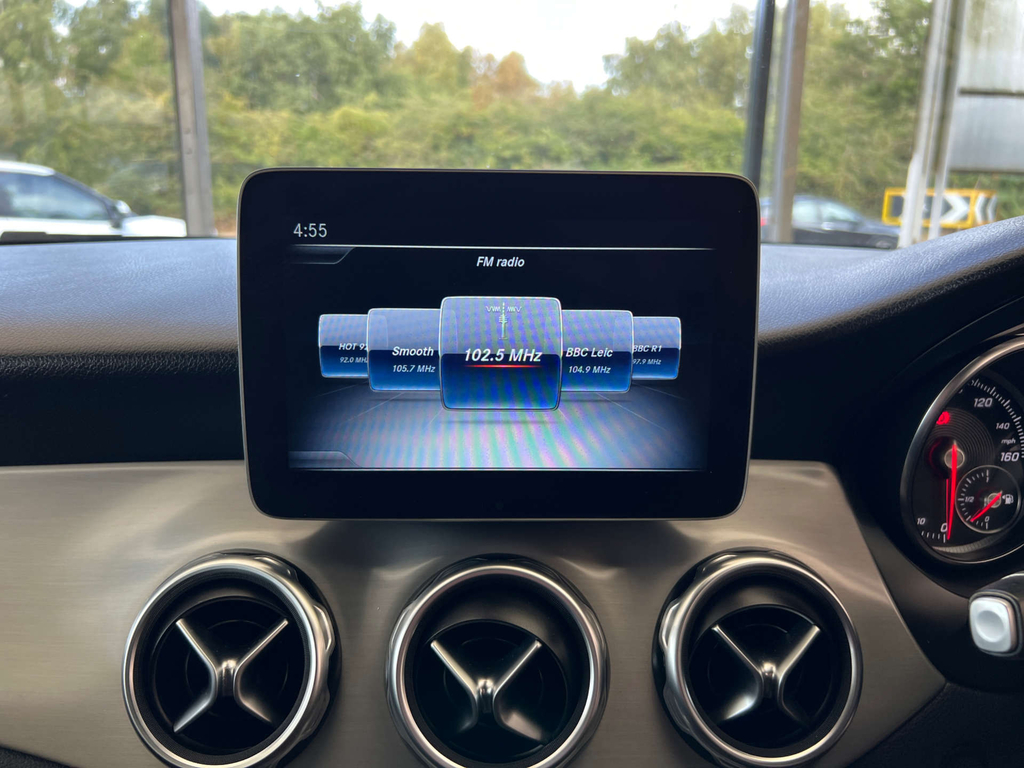 Mercedes-Benz GLA Class 1.6 Gla180 Urban Edition Suv Eur Red #13