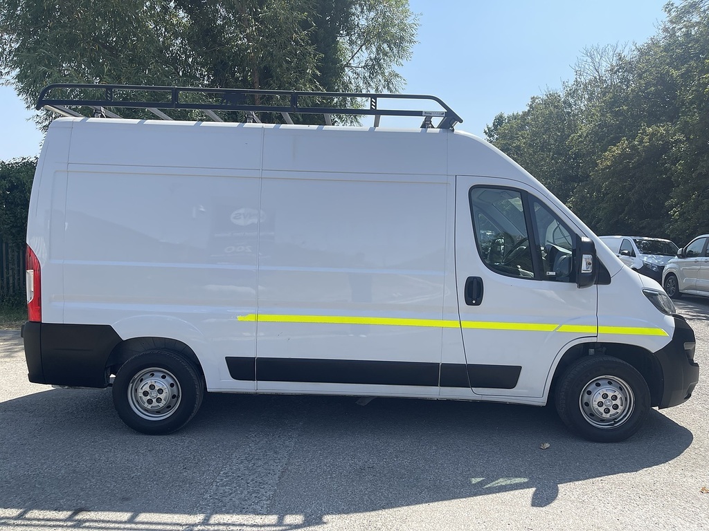 Peugeot Boxer 2.2 Bluehdi 335 Professional Premium L2 H2 Euro LJ23PTM White #5