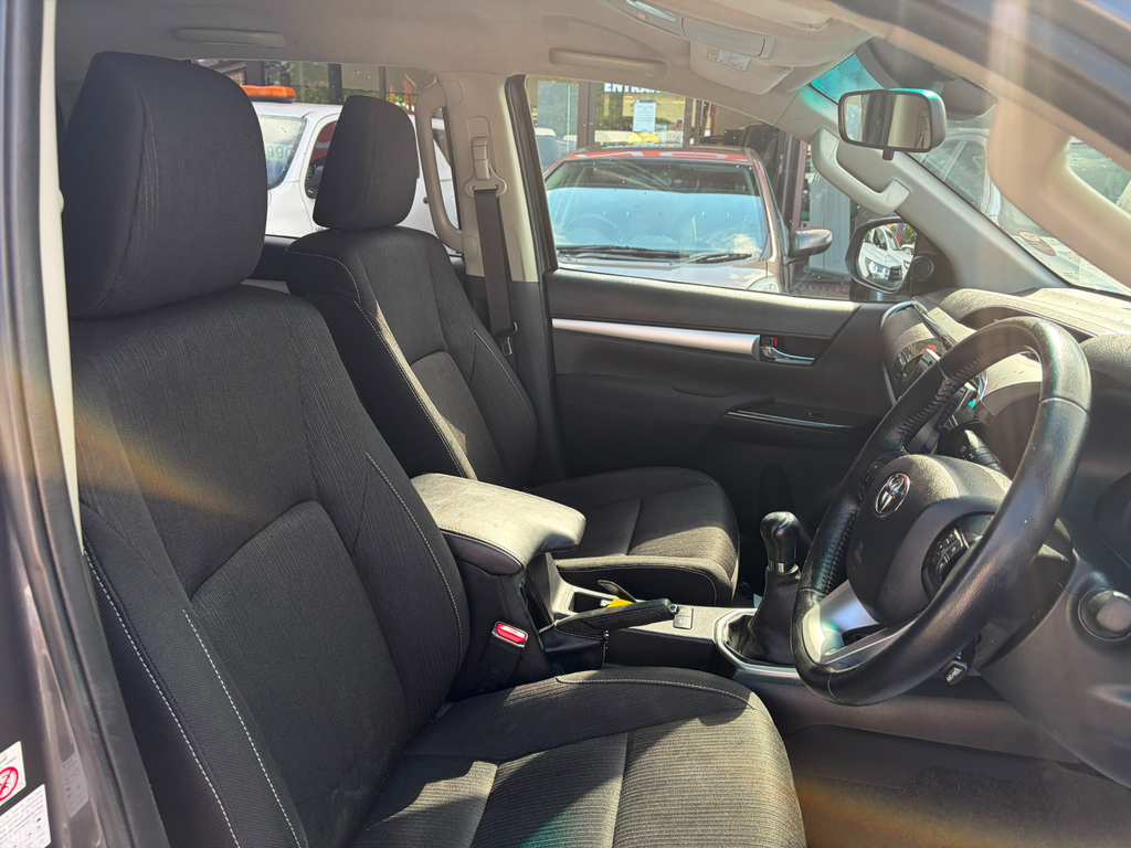 Toyota HILUX Pickup Grey #6