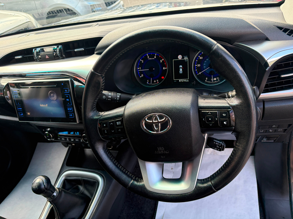 Toyota HILUX 2.4L Active White #14