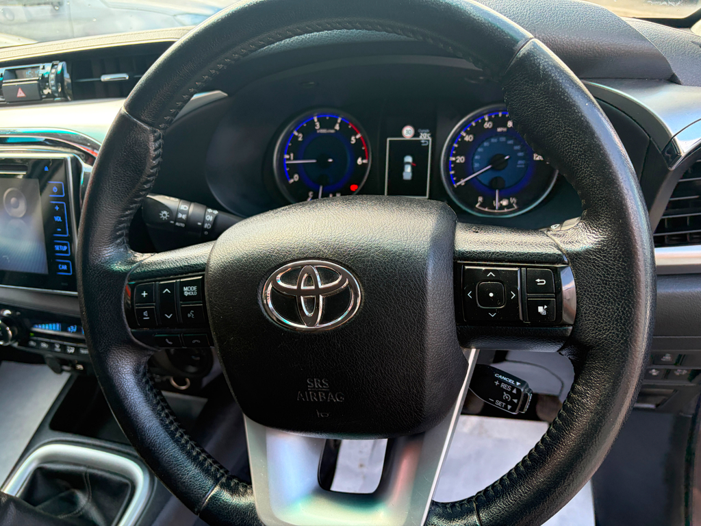 Toyota HILUX 2.4L Active White #27