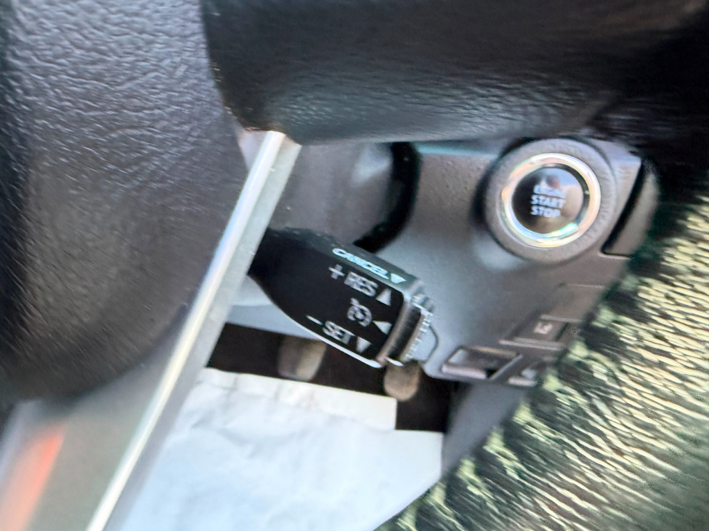Toyota HILUX 2.4L Active White #23