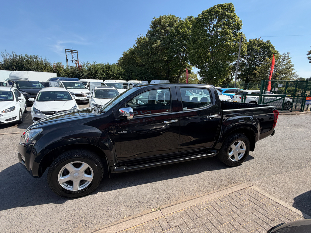 Isuzu D-Max Pickup Black #6