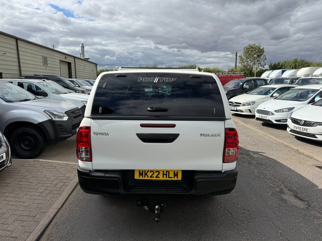 Toyota HILUX Active 4Wd D-4d Dcb 4X4 White #3