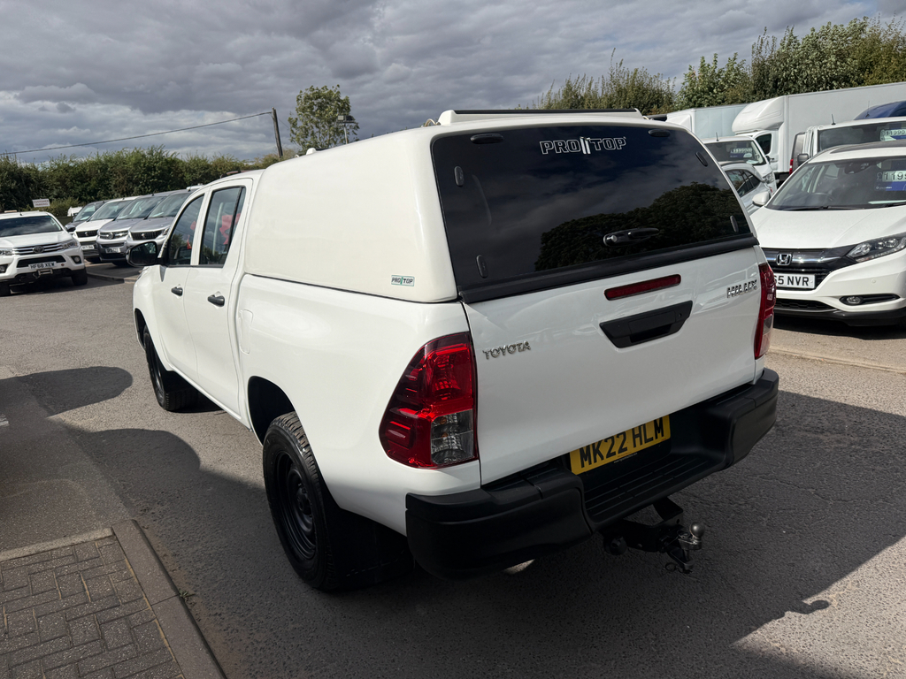 Toyota HILUX Active 4Wd D-4d Dcb 4X4 White #4