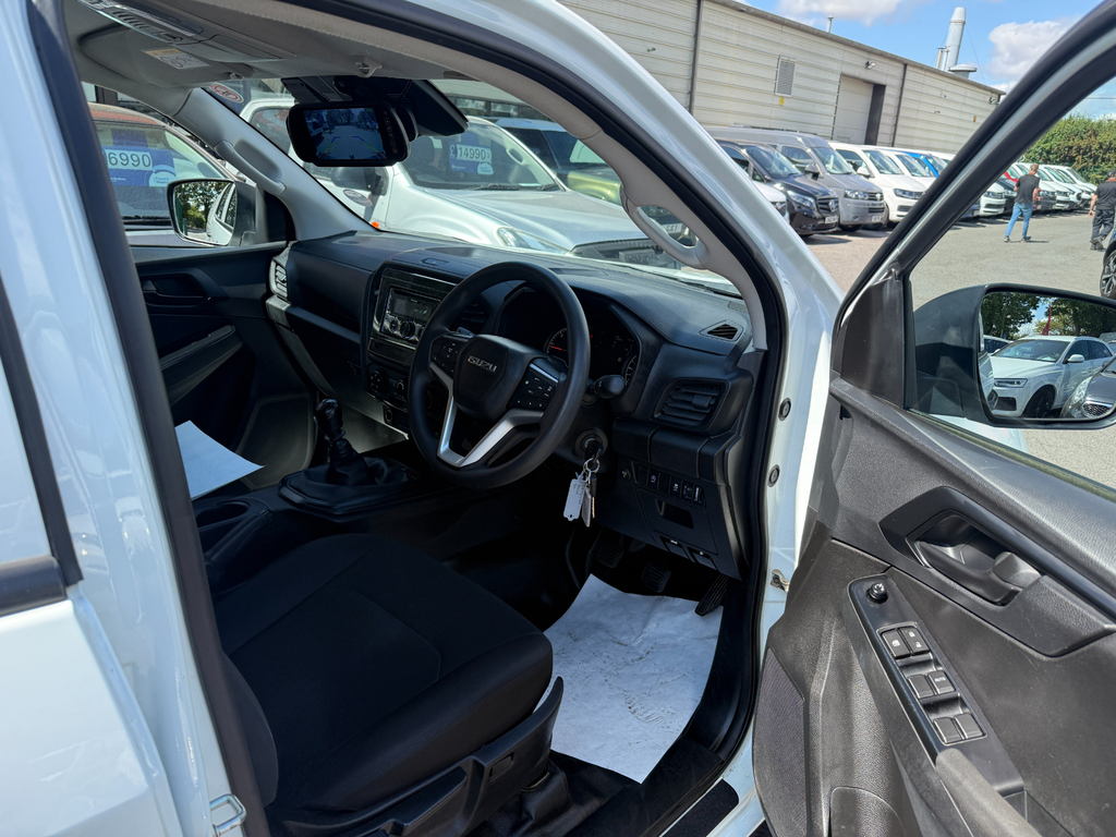 Isuzu D-Max Utility Dcb 4X4 Truckman Top White #6