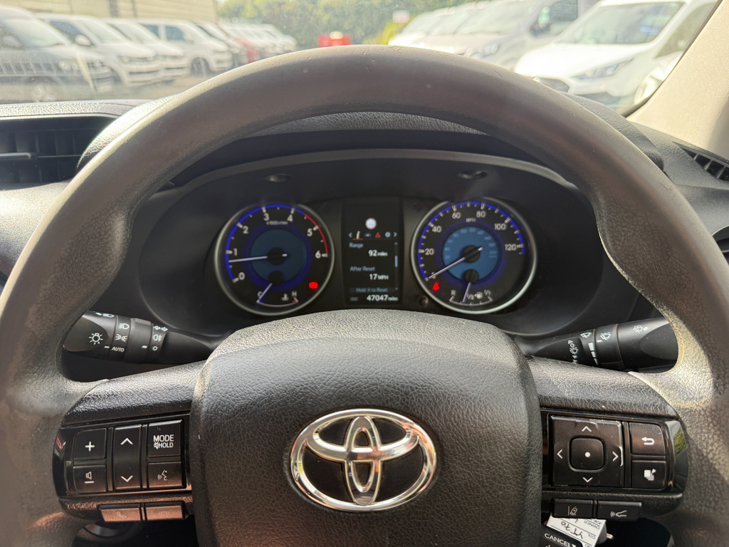 Toyota HILUX Hilux Invincible X Dcab Pick Up 2.4 D-4d Red #17