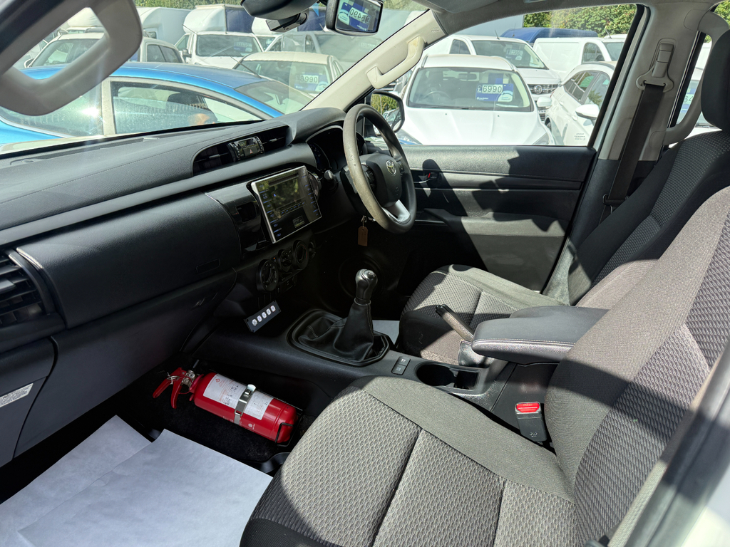 Toyota HILUX Hilux Invincible X Dcab Pick Up 2.4 D-4d Red #9