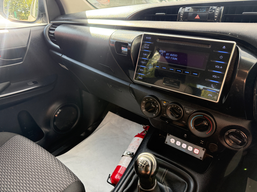 Toyota HILUX Hilux Invincible X Dcab Pick Up 2.4 D-4d Red #18
