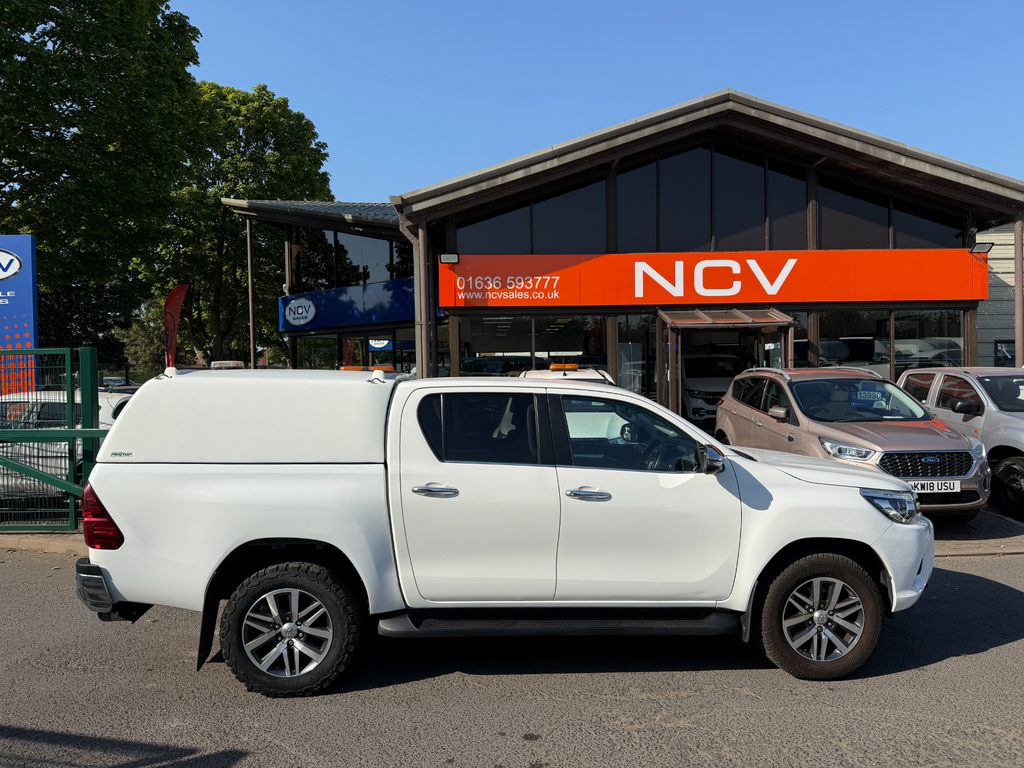 Toyota HILUX Invincible 4Wd D-4d Dcb Truckman White #2