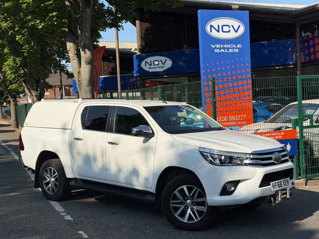 Toyota HILUX Invincible 4Wd D-4d Dcb Truckman White