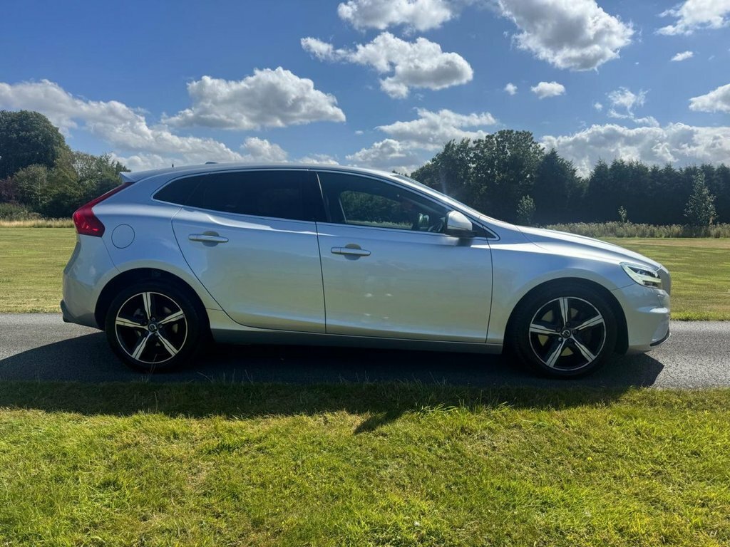Volvo V40 1.5L R-design Edition Silver #2