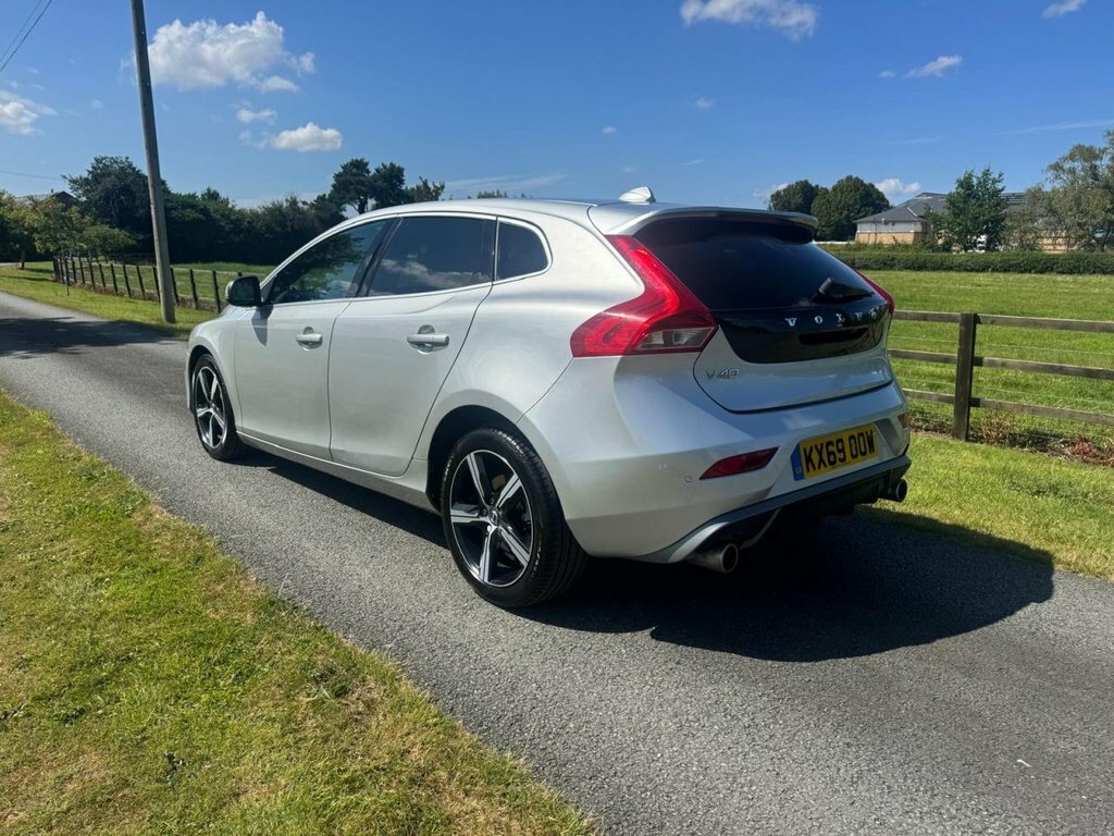 Volvo V40 1.5L R-design Edition Silver #4