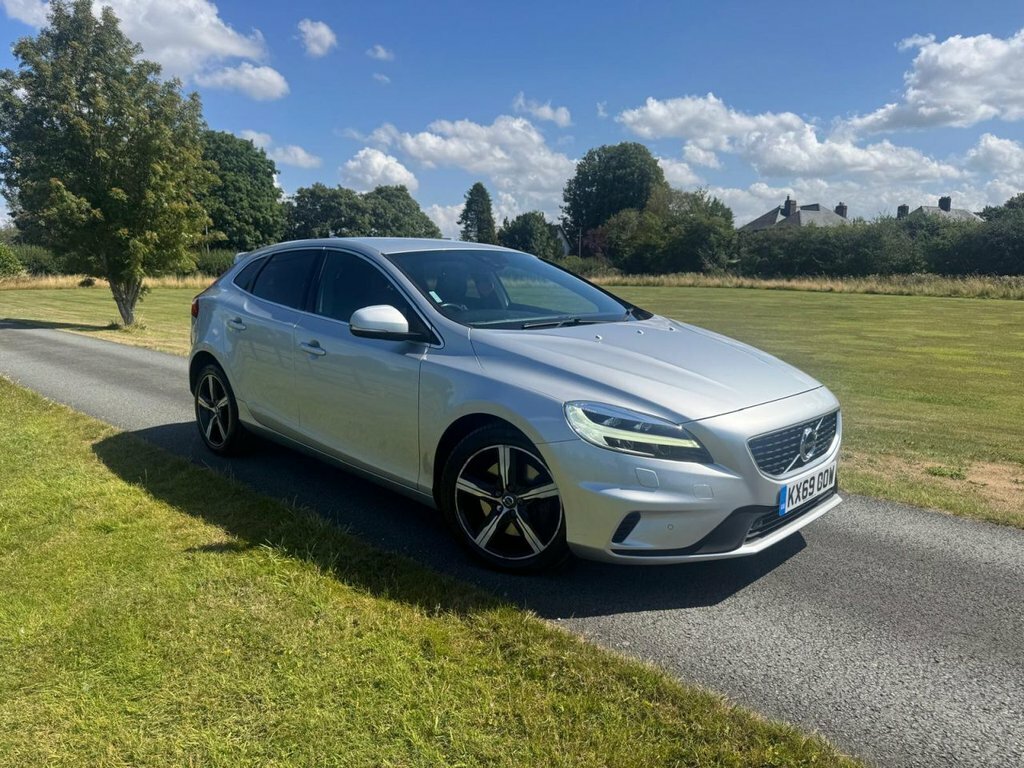 Volvo V40 1.5L R-design Edition Silver