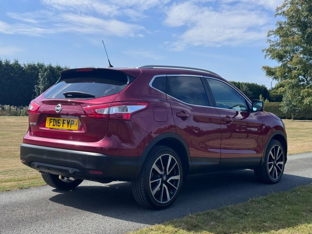 Nissan Qashqai 1.6L Tekna Red #4