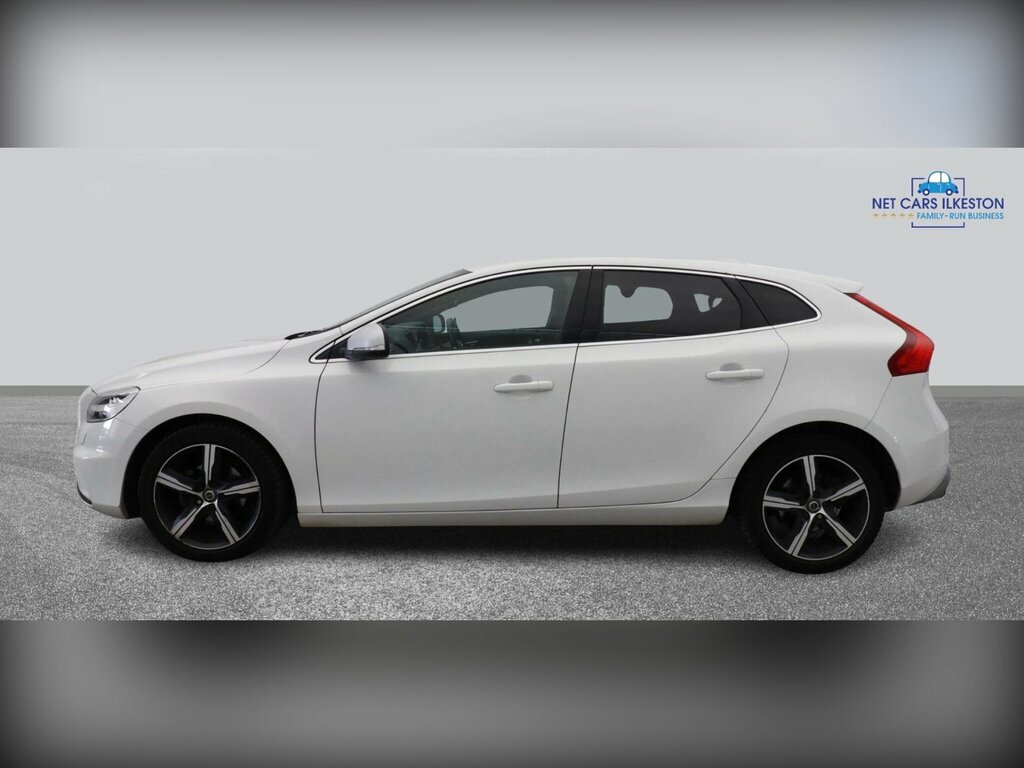 Volvo V40 2.0 D2 R-design Nav Plus Euro 6 Ss White #4
