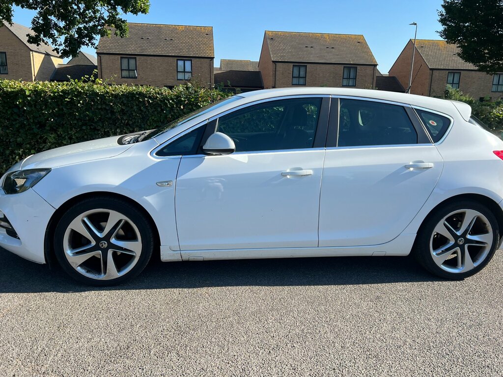 Vauxhall Astra 1.4T 16V Limited Edition Hatchback Manu KW14OKF White #2