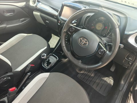 Toyota Aygo Vvt-i X-clusiv X-shift Black #2