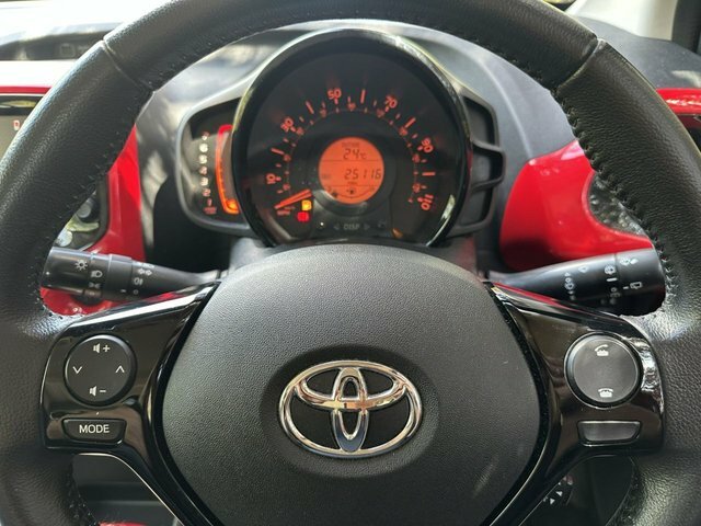 Toyota Aygo 1.0 Vvt-i X-play Hatchback Euro Red #4