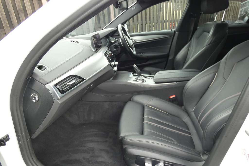 BMW 5 Series 3.0 530D M Sport Touring Xdrive Eu White #6