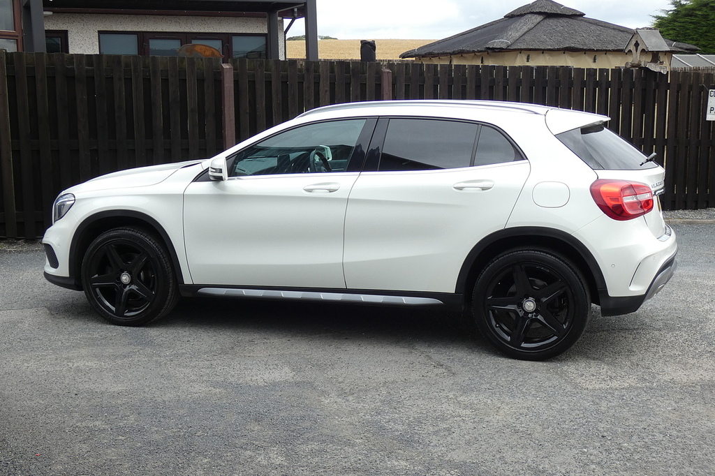 Mercedes-Benz GLA Class 2.1 Gla220d Amg Line Premium Suv 7G-d White #5