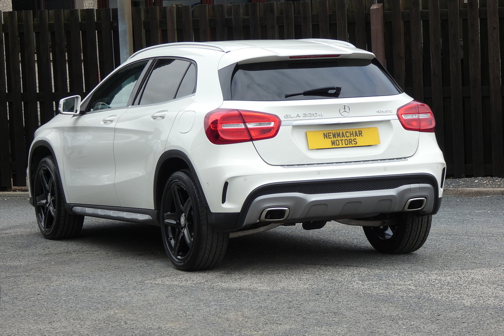 Mercedes-Benz GLA Class 2.1 Gla220d Amg Line Premium Suv 7G-d White #4