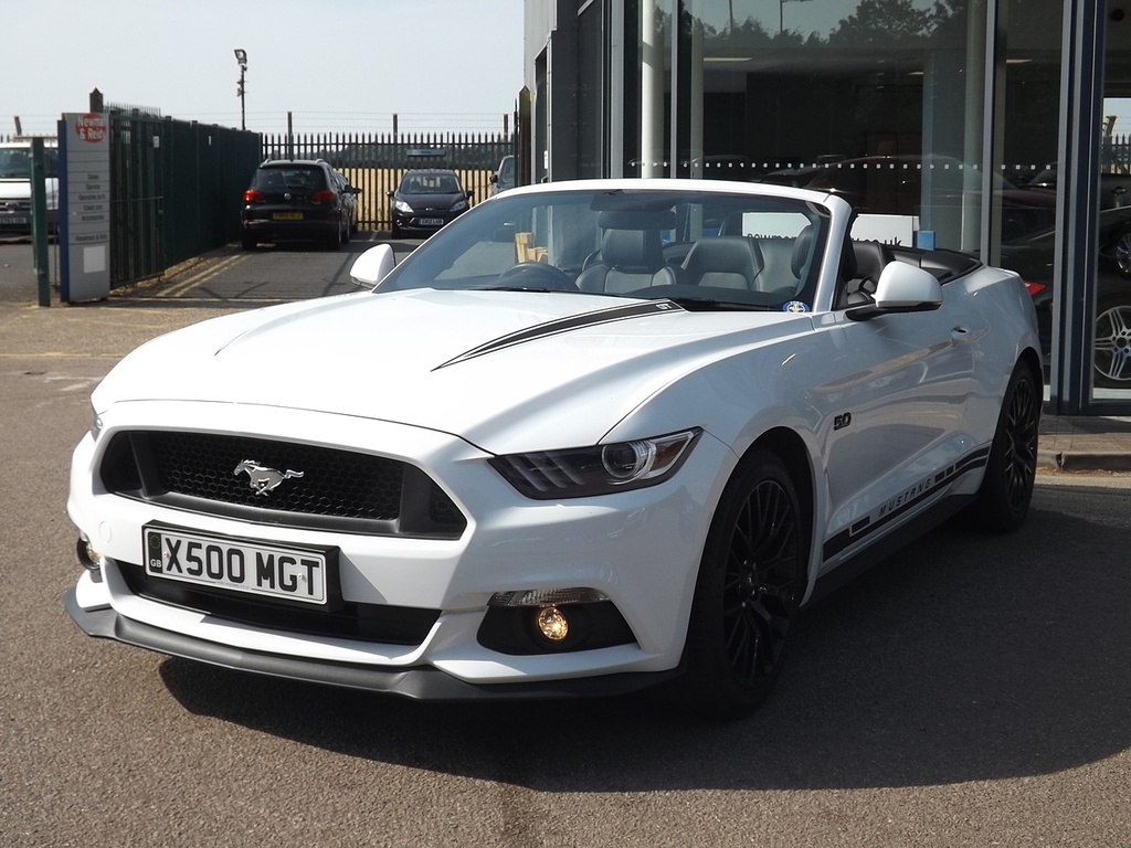 Ford Mustang V8 Gt White