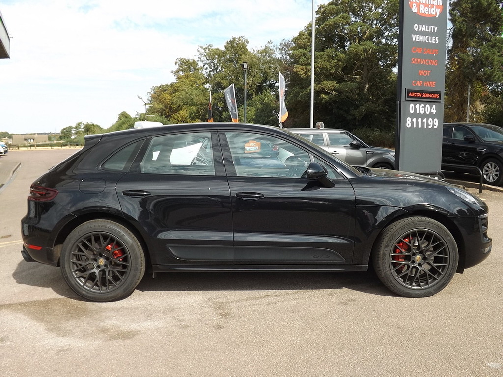 Porsche Macan T V6 Gts Black #4
