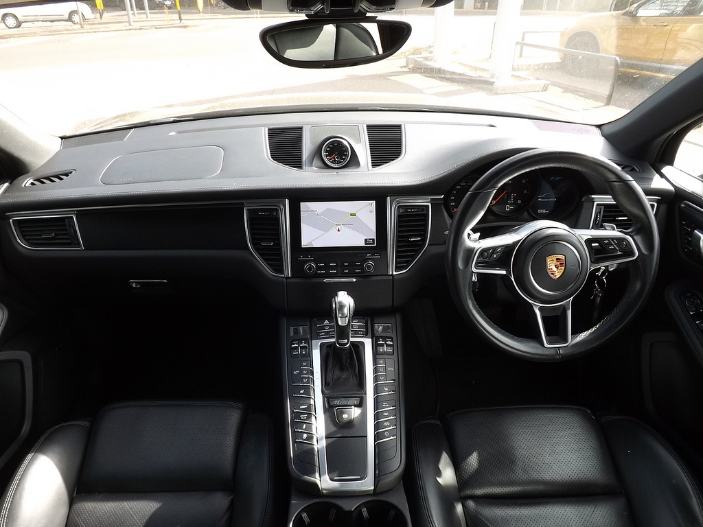 Porsche Macan T V6 Gts Black #6