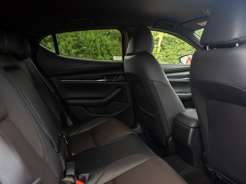 Mazda 3 2.0 E-skyactiv G Mhev Gt Sport Red #4