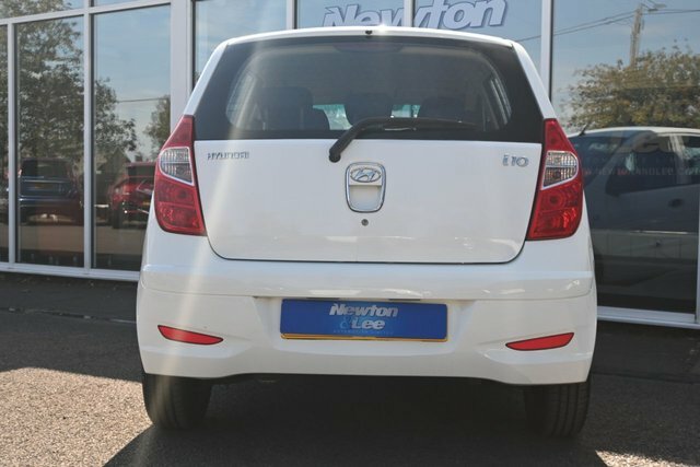 Hyundai I10 1.2 Classic Hatchback Euro 5 85 White #4