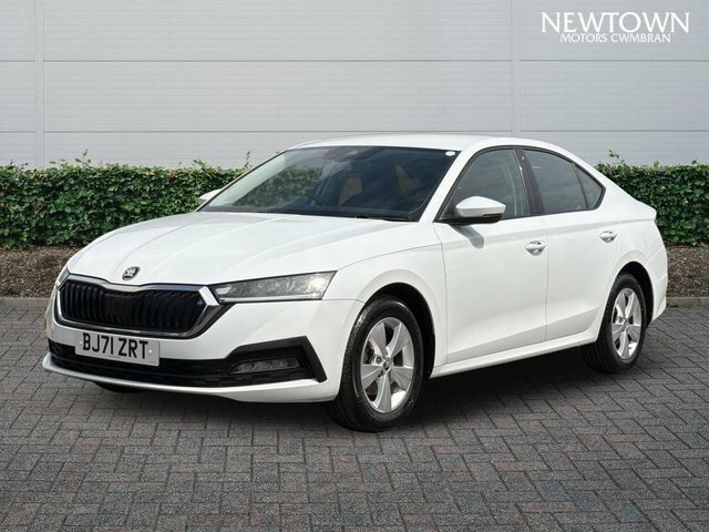 Skoda Octavia 1.5 Tsi Act Se First Edition Hatchback BJ71ZRT White #3