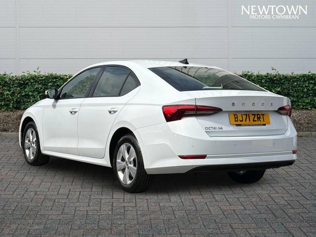 Skoda Octavia 1.5 Tsi Act Se First Edition Hatchback BJ71ZRT White #5