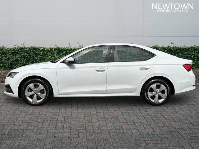 Skoda Octavia 1.5 Tsi Act Se First Edition Hatchback BJ71ZRT White #4