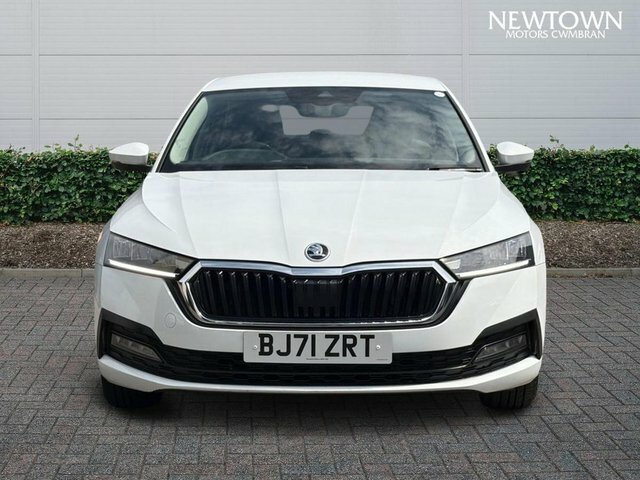 Skoda Octavia 1.5 Tsi Act Se First Edition Hatchback BJ71ZRT White #2