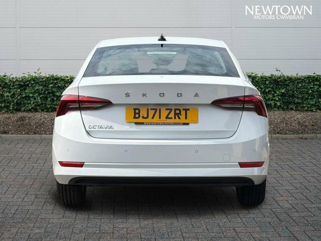 Skoda Octavia 1.5 Tsi Act Se First Edition Hatchback BJ71ZRT White #6
