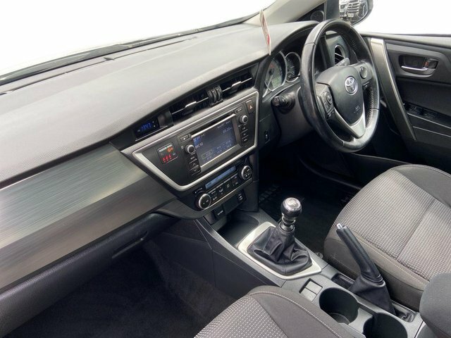 Toyota Auris 2014 1.8 Vvt-i Icon White #10