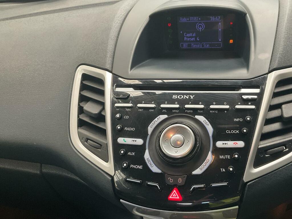 Ford Fiesta Zetec 16V 5-Door Silver #7