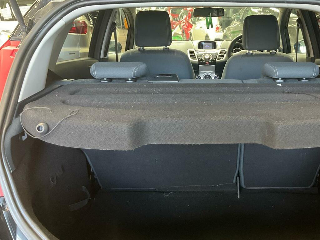 Ford Fiesta Zetec 16V 5-Door Silver #11
