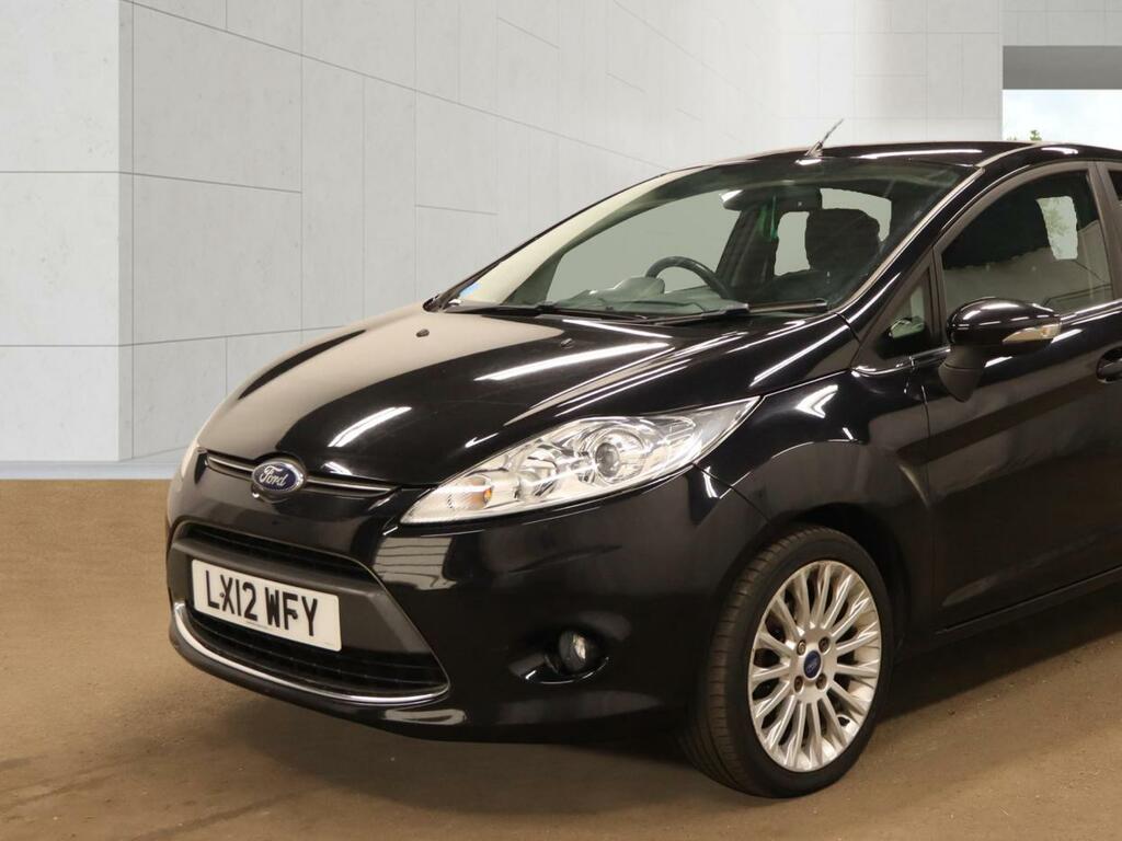 Ford Fiesta Zetec 16V 5-Door Silver #1