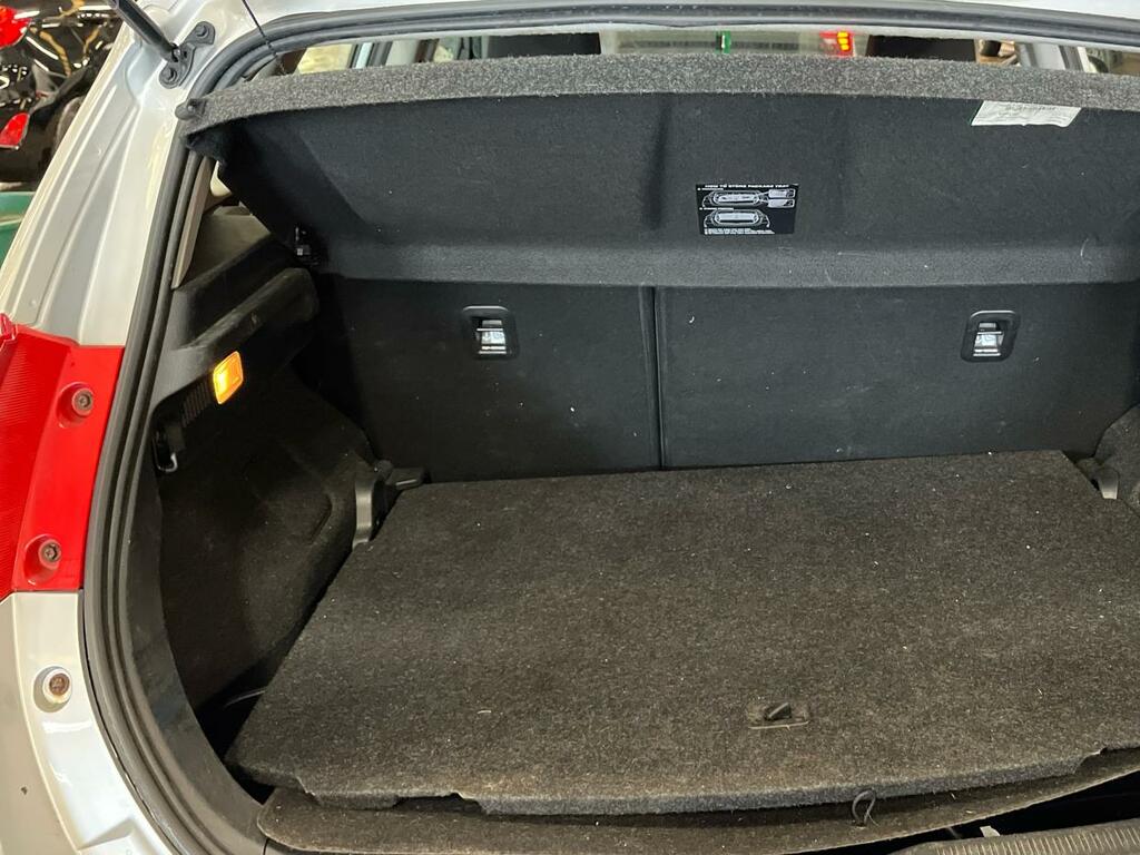 Toyota Auris Valvematic Icon White #10