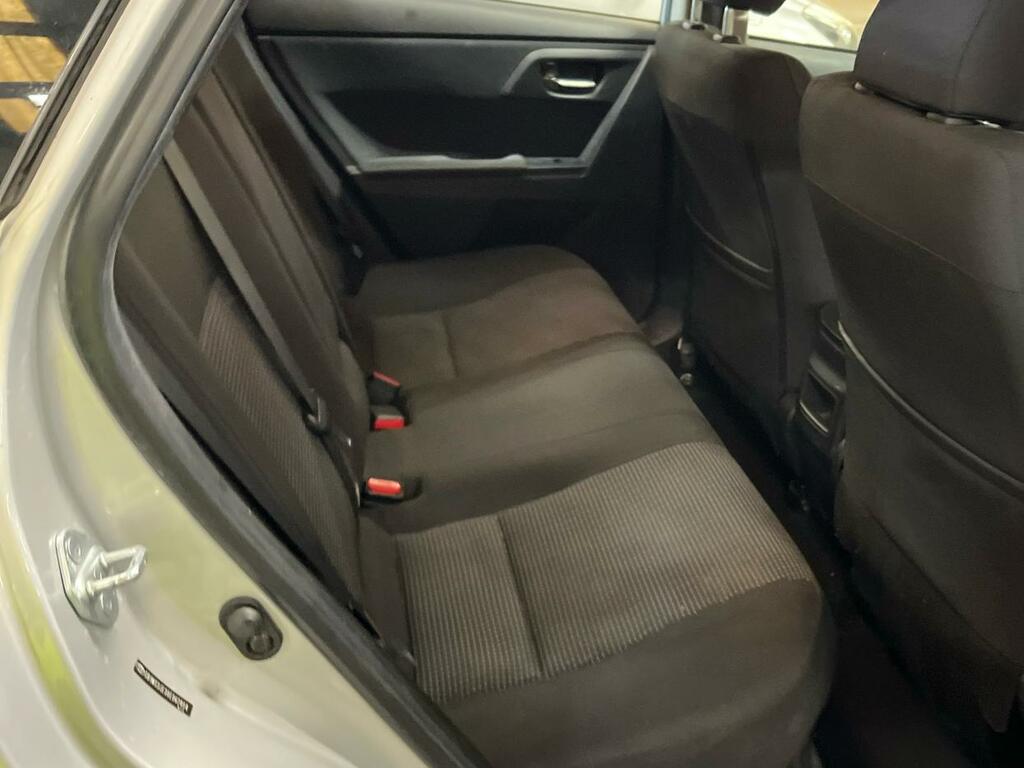 Toyota Auris Valvematic Icon White #9